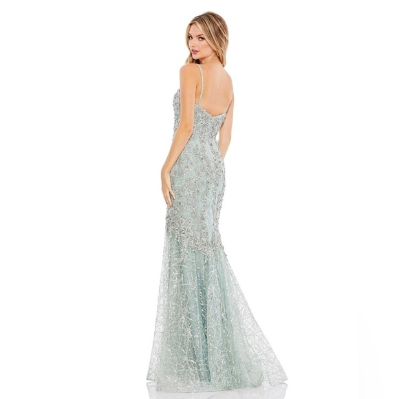 Mac Duggal A20242 NWOT EMBELLISHED SLEEVELESS PLUNGE NECK TRUMPET GOWN - Picture 2 of 7